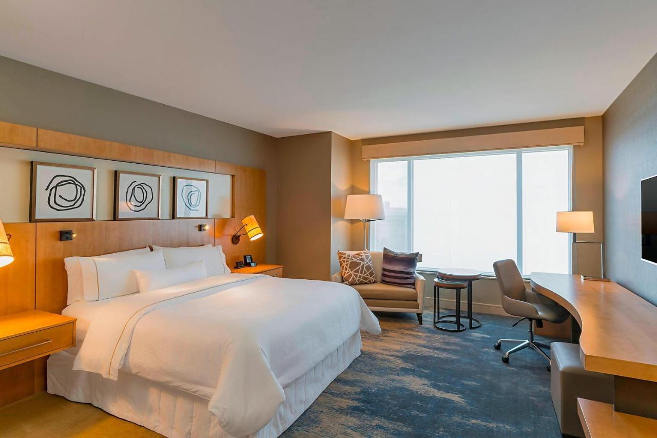 Traditional King, Guest room, 1 King,1366085699:JPEG